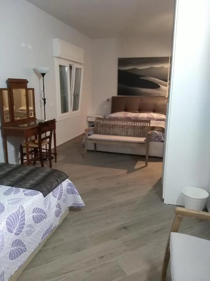 Tom & Jerry Bed and Breakfast Πίζα